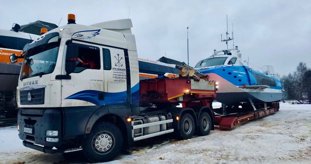 Скоростное судно «Генерал Панфилов» по суше едет в Саратовскую область